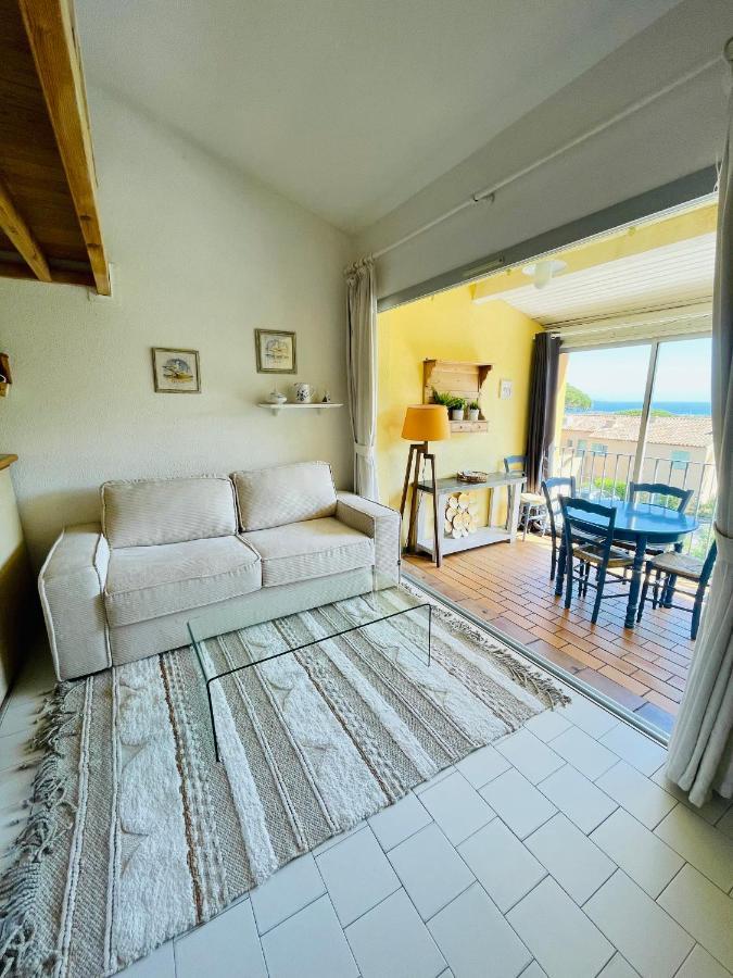 Bel Appartement Avec Mezzanine, Vue Mer Et Piscine Коголен Екстериор снимка